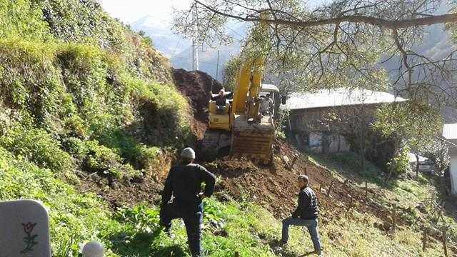 Yeşilalan mahallesinde yıkılan duvar Belediyenin katkısıyla yapılıyor 3