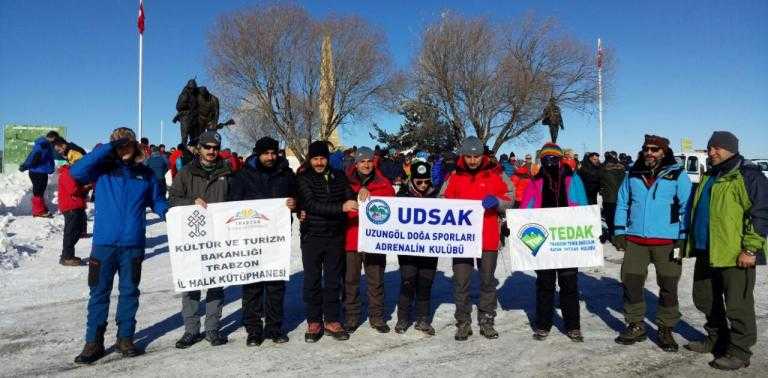 UDSAK Sarıkamış Şehitleri için zirveye tırmandı
