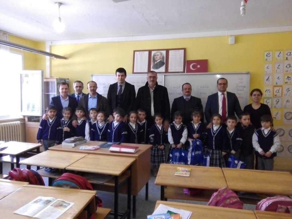 Çaykara'da 1245 öğrenciye kıyafet hediyesi 111