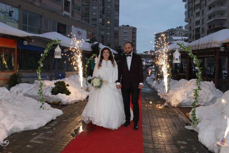 Furkan ile Hatice dünya evine girdiler 2 Furkan ile Hatice dünya evine girdiler 2