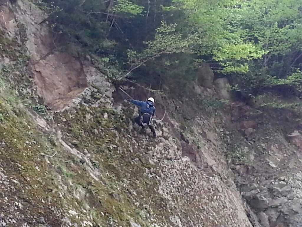 Uzungöl yolunda kayalara önlem alınıyor 1