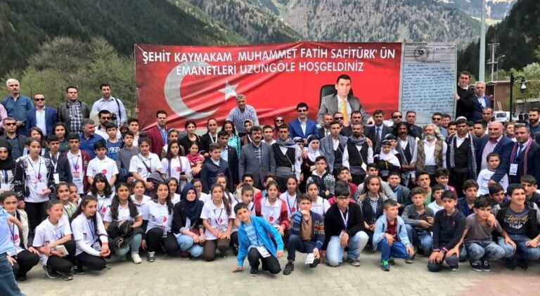 Çaykara şehit Kaymakamın misafirlerini ağırladı