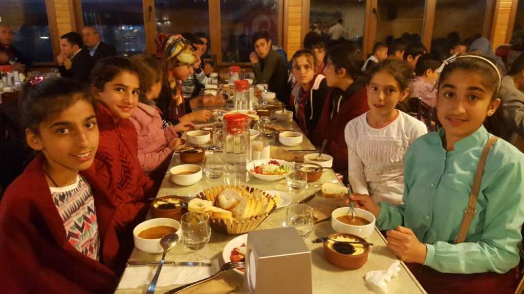 Bitlisli 100 öğrenci Çaykara'da 8