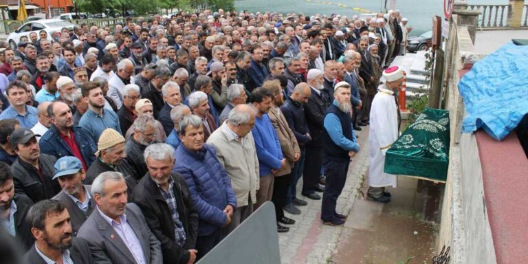 Uzungöl’de ayni anda iki cenaze