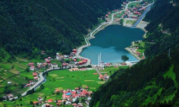 Turistlerin vazgeçilmezi “Uzungöl”