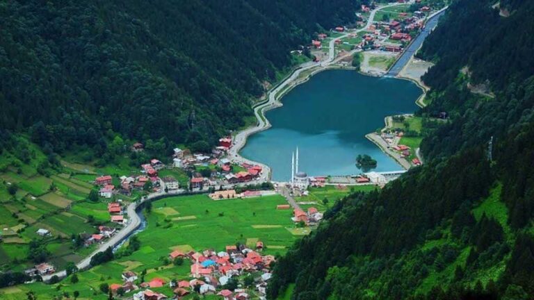 Turistlerin vazgeçilmezi “Uzungöl”