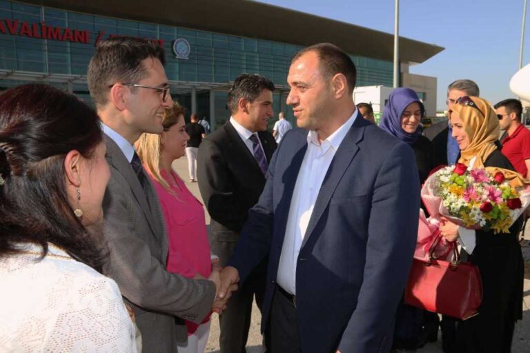 Elazığ Valisi Çetin Oktay Kaldırım başladı