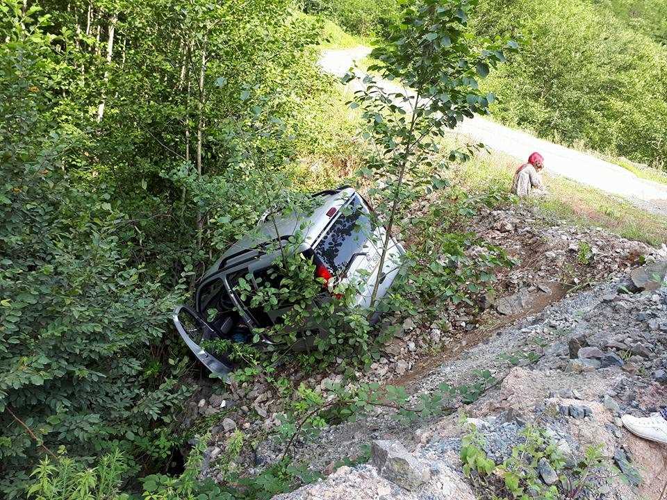 Şarampole düşen araçtaki 10 kişinin burnu kanamadı 1