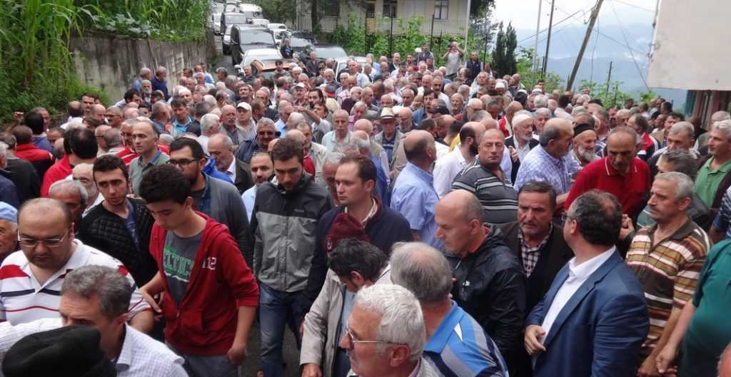 Emekli öğretmen Mehmet Sanisoğlu Holo'da toprağa verildi 4