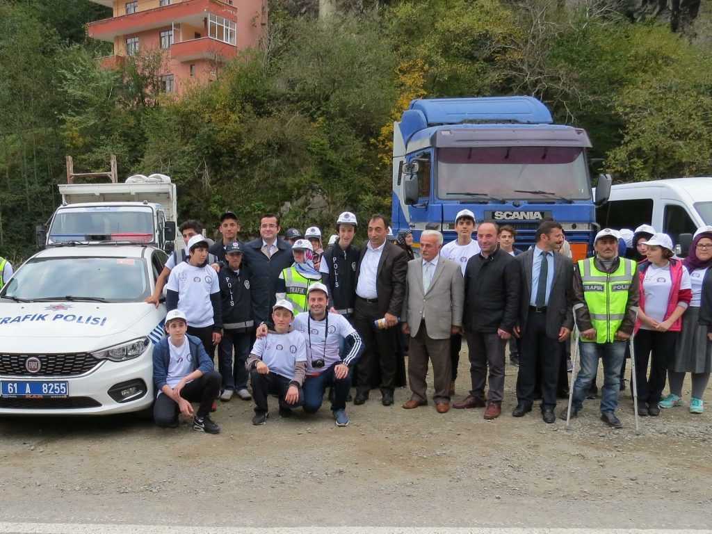 Engelsiz kardeşler trafik kontrolü yaptı 1