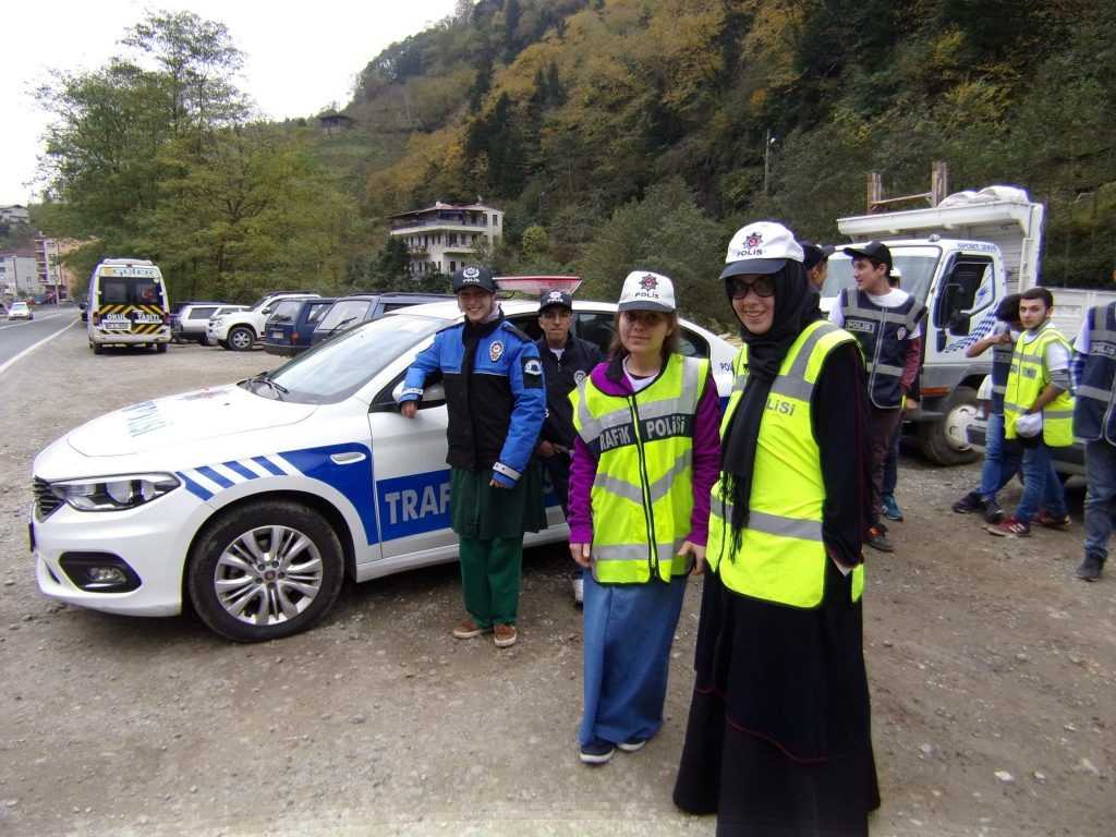 Engelsiz kardeşler trafik kontrolü yaptı 2