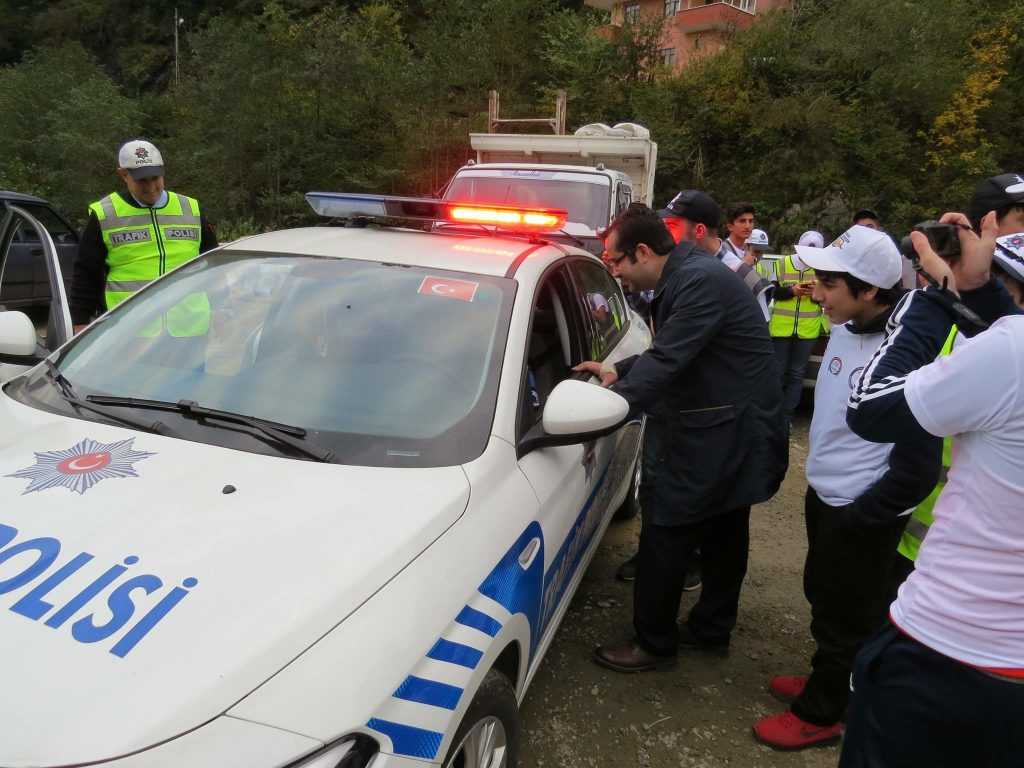Engelsiz kardeşler trafik kontrolü yaptı 3