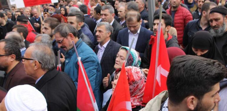 Trabzon’da Kudüs İçin Binlerce kişi yürüdü