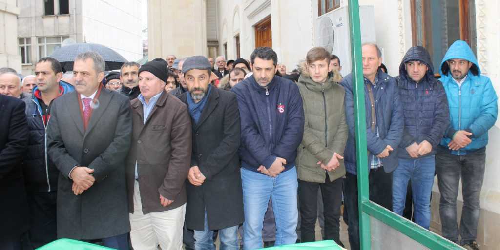 Orhan Öztürk kayınpederini son yolculuğuna uğurladı 3