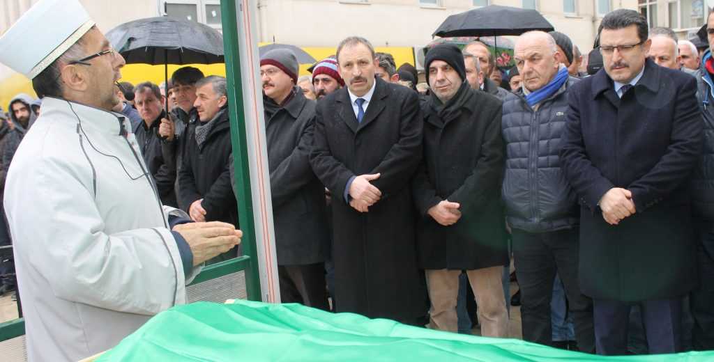 Orhan Öztürk kayınpederini son yolculuğuna uğurladı 4