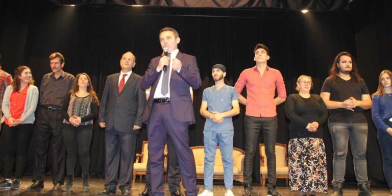 Çaykaralı sanatçının görev aldığı tiyatro sahnelendi