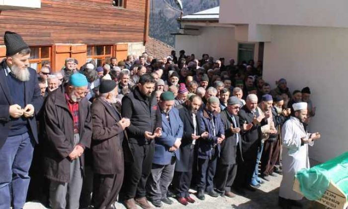 Kaymakam Ayrancı Öğrencilerle Trabzon’da tiyatro izledi
