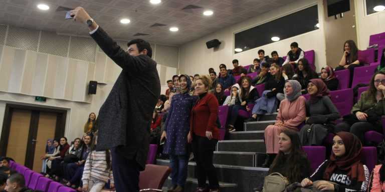 Kaymakam Ayrancı Öğrencilerle Trabzon'da tiyatro izledi 6