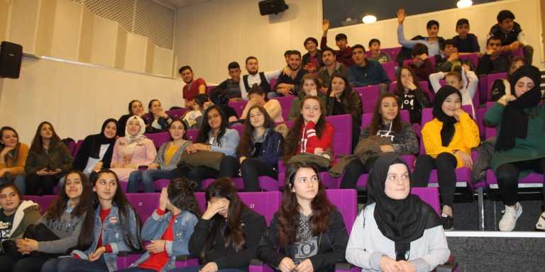 Kaymakam Ayrancı Öğrencilerle Trabzon'da tiyatro izledi 7