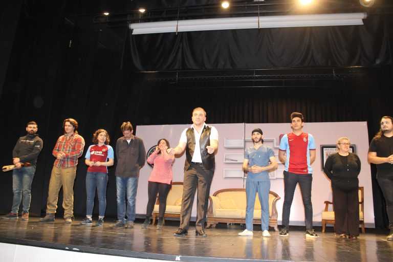 Çaykara-Dernekpazarı Üyelerine Ücretsiz Folklor Tiyatro Gösterisi