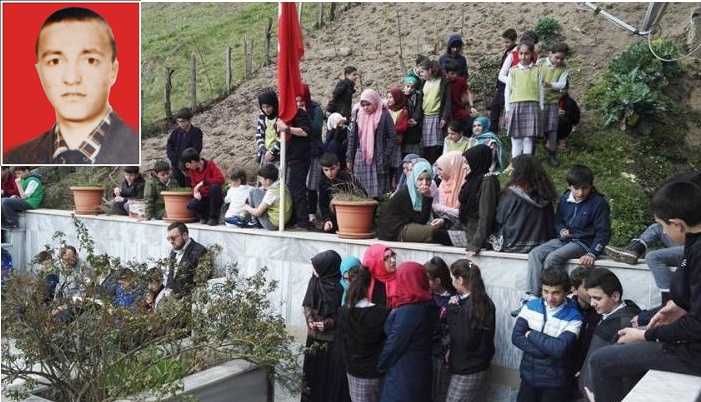 Öğrenciler Şehit Jandarma Komanda Er İhsan Mutlu’nun kabrini ziyaret ettiler, Kur’an’ı Kerim okudular