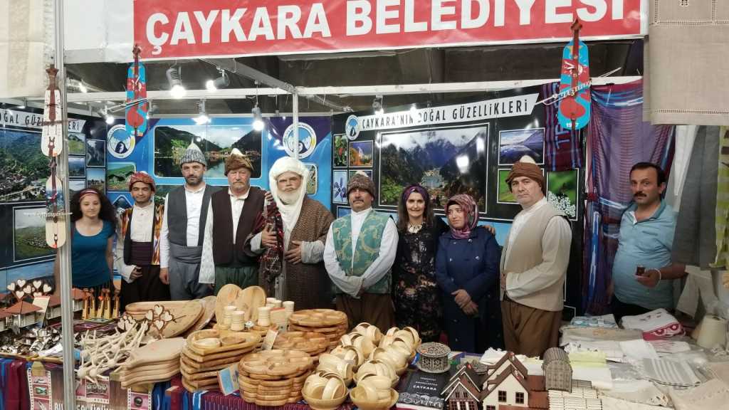 Trabzon günlerinde Çaykara standına yoğun ilgi 16