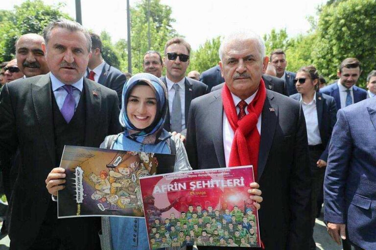 Çaykaralı genç karikatürist karikatürlerini Başbakan’a sundu