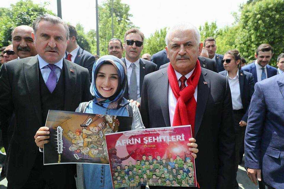 Çaykaralı genç karikatürist karikatürlerini Başbakan’a sundu