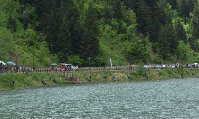 Uzungöl’de balık tutma yarışması düzenlendi