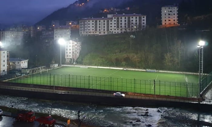 Çaykara İlçe Stadı Işıklandırıldı