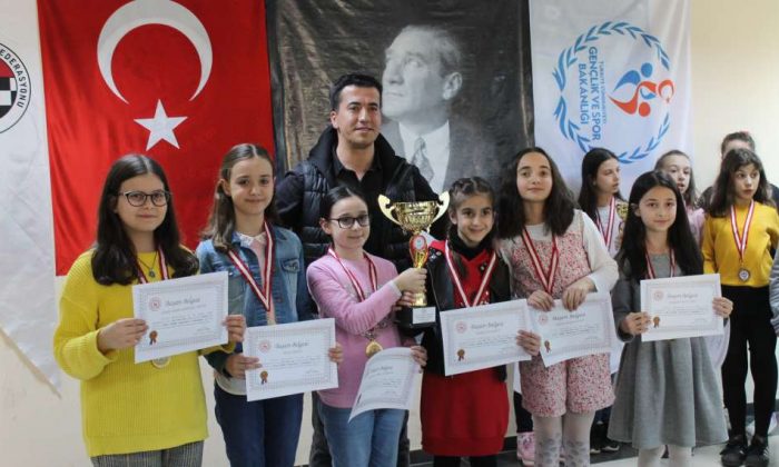 Okul Sporları Satranç İl Birinciliği ve ikinciliği Çaykara’dan