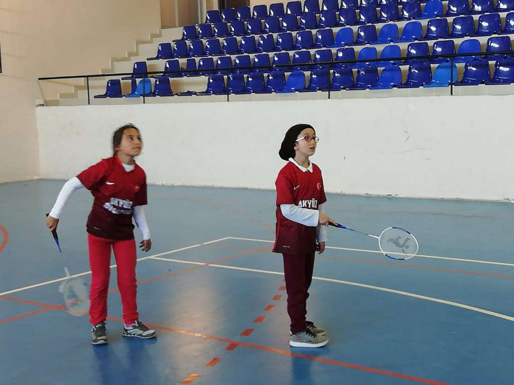 Zeki Bilge İlkokulu Badmintonda Trabzon ikincisi oldu 1 Zeki Bilge İlkokulu Badmintonda Trabzon ikincisi oldu 1