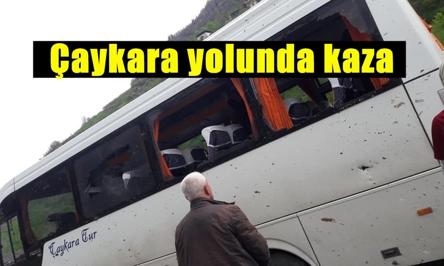 Çaykara Dernekpazarı yolunda hasarlı kaza