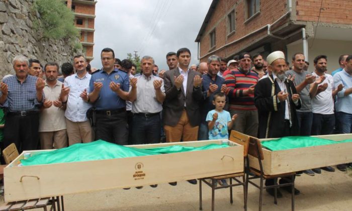 Elmalı’da iki cenaze aynı anda kılındı