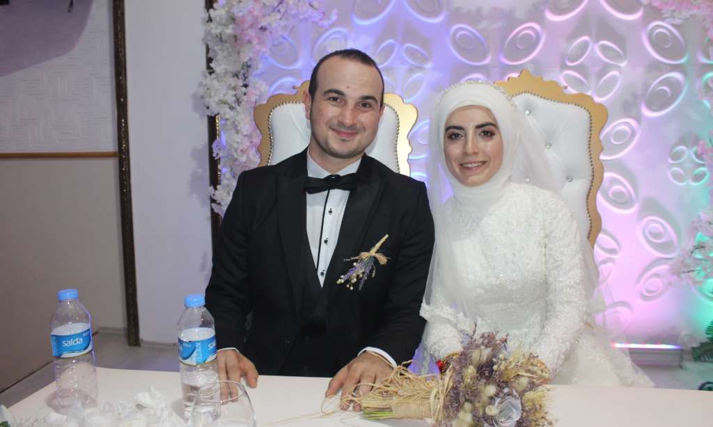 Eğitimci gençler hayatlarını birleştirdi