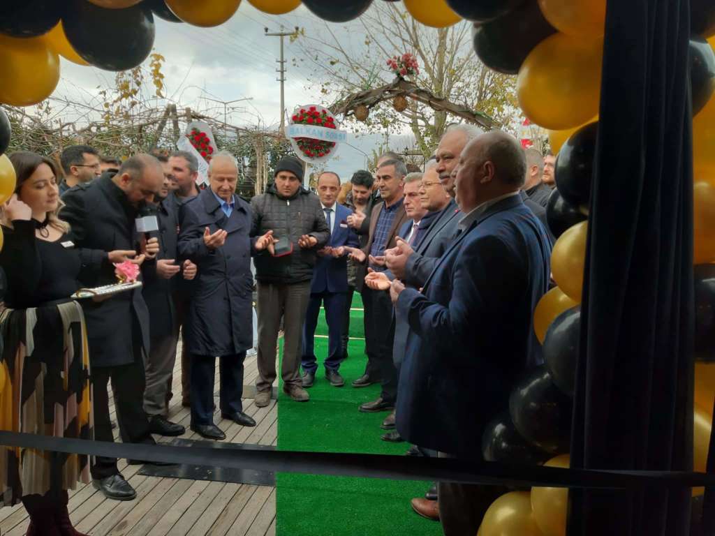 Kuymak Akhisar’da Cafe Ren’in açılışı yapıldı 3