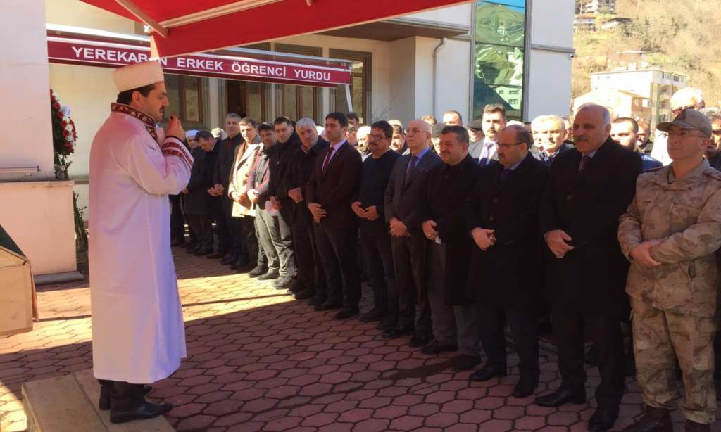 Kaymakam Hüsnü Çaykara’nın annesine son görev!