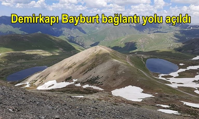 Çaykara Demirkapı bağlantılı Bayburt yolu kardan temizlendi.