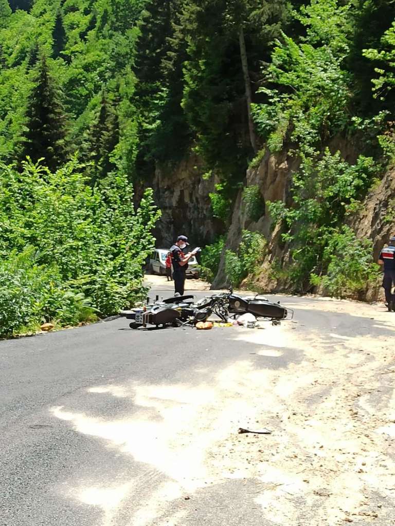 Çaykara'da iki motosiklet çarpıştı olayda bir kişi öldü 4