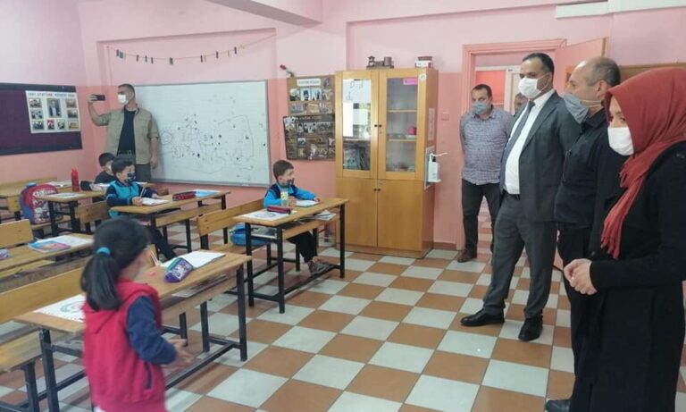 Çaykara Kaymakamı Çelikkol İlçenin tüm okullarını ziyaret ediyor.