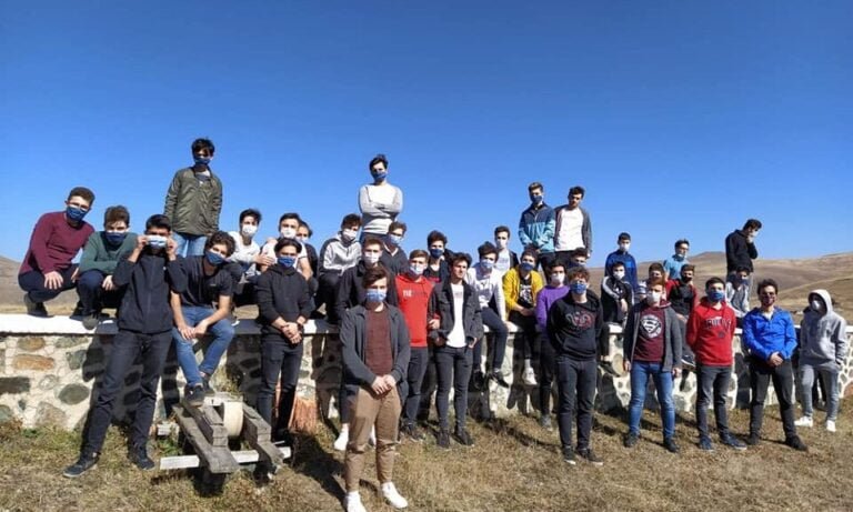 Çaykara’da yurtlarında kalan öğrencilere moral gezisi