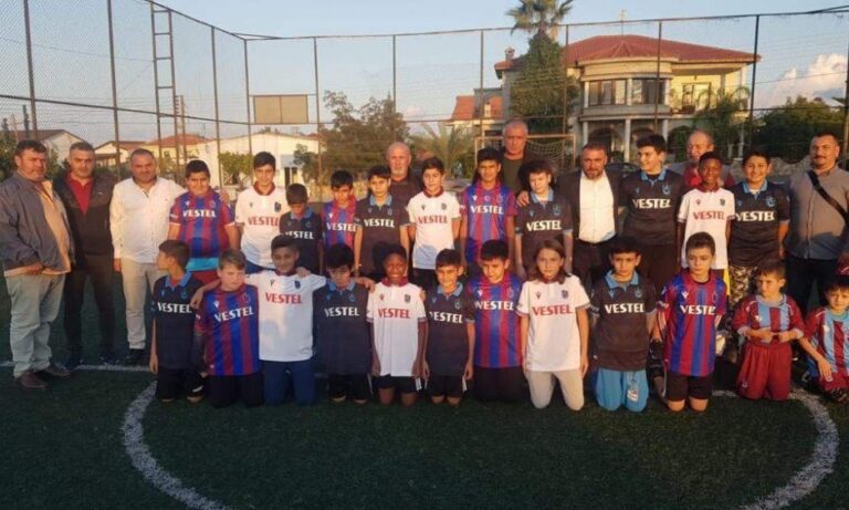 Kıbrıs’ta Çaykaralı Başkan 300 Çocuğa Trabzonspor forması verdi