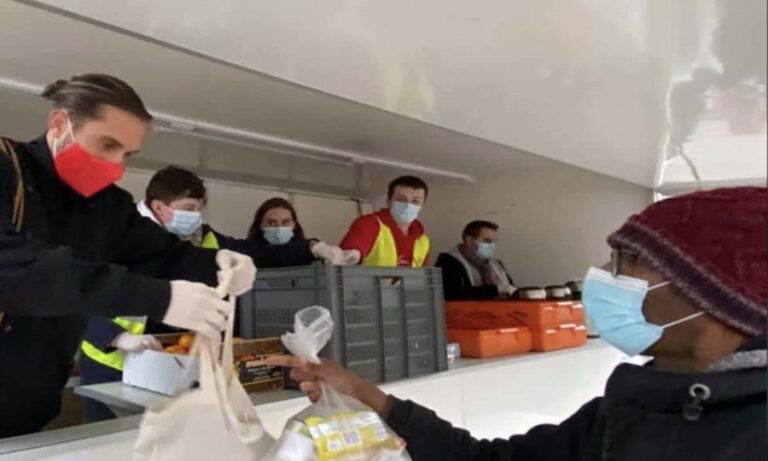 Yusuf Yazıcı Fransa’da yardım kampanyasına katıldı.