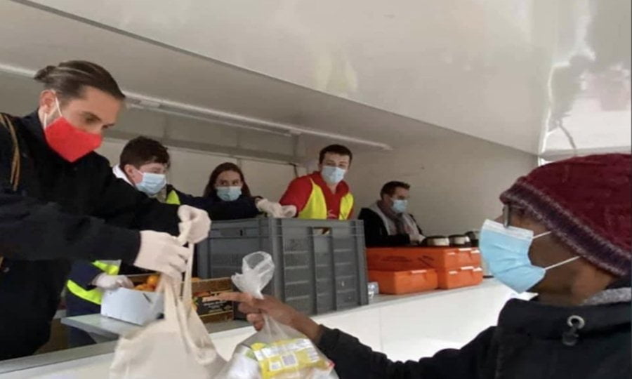 Yusuf Yazıcı Fransa’da yardım kampanyasına katıldı.