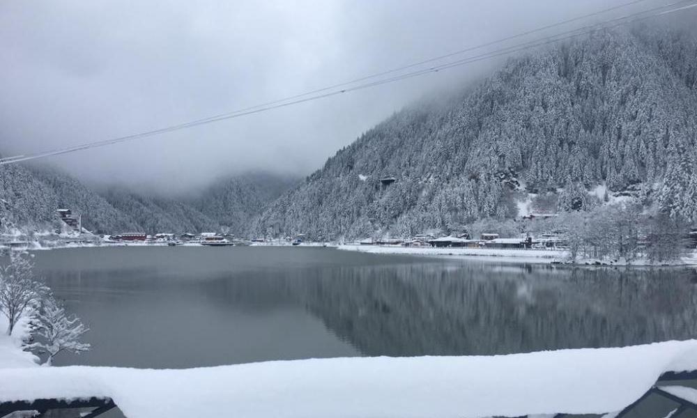 Uzungöl’e mart karı yağdı