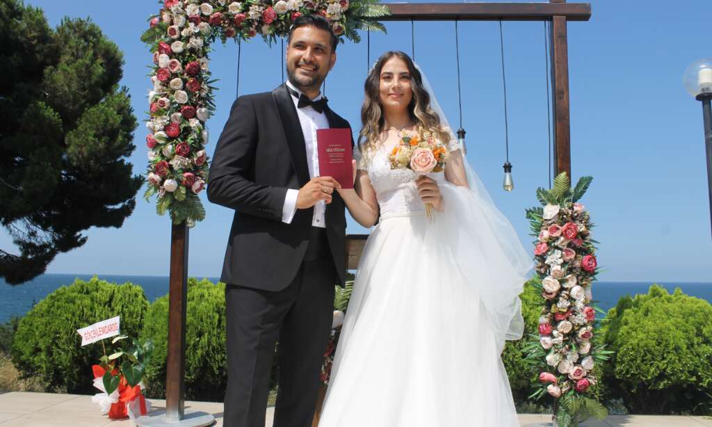 Kübra Akyüz ve Mustafa Akbaş’ın en mutlu günü