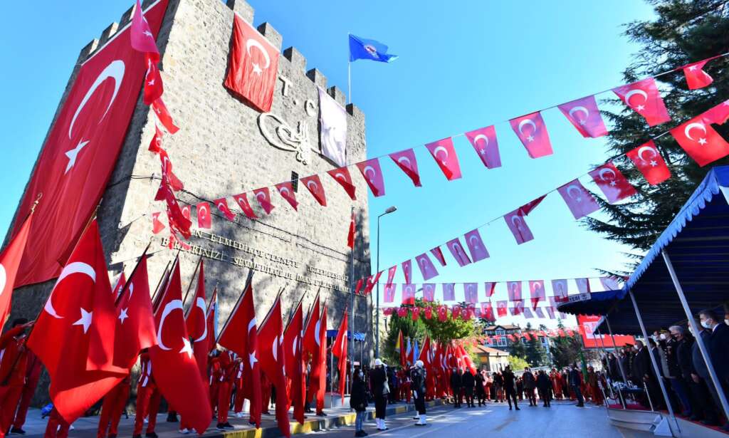 Trabzon'un fethinin 560’ıncı yıl dönümü törenlerle kutlandı. 2
