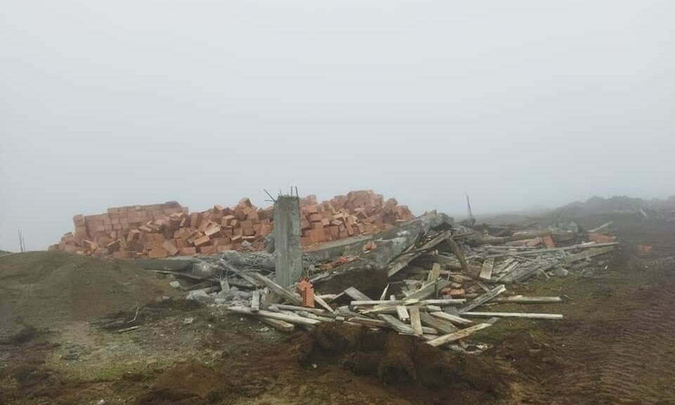 Yurt Yaylasında 5 kaçak yapı yıkıldı