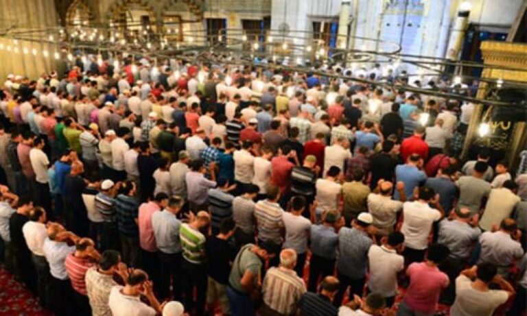 Camilerde saf düzeni için yeni bir karar alındı.