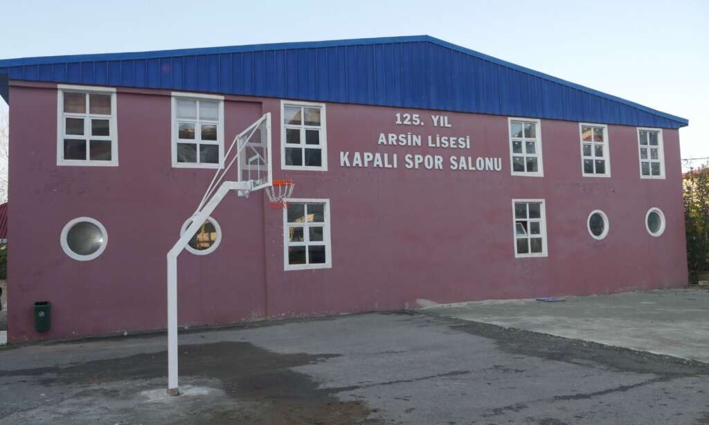 Trabzon Büyükşehirden 18 ilçeye 100 adet basketbol potası dağıtımı 5